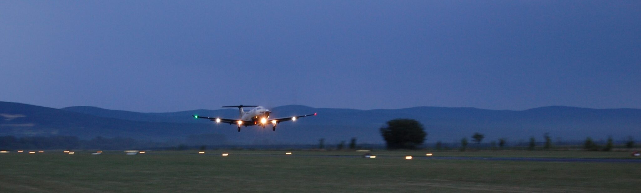 Nachtflug Bahnbefeuerung - Flugsportclub Aschaffenburg-Großostheim e.V.
